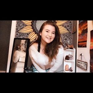 Meet your Posher, Elizabeth